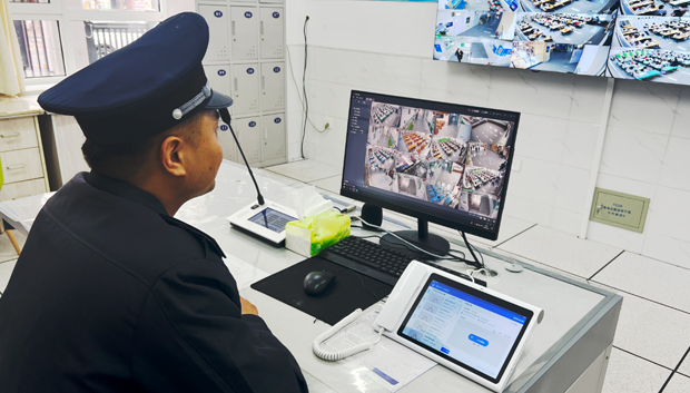 智能护学接警终端